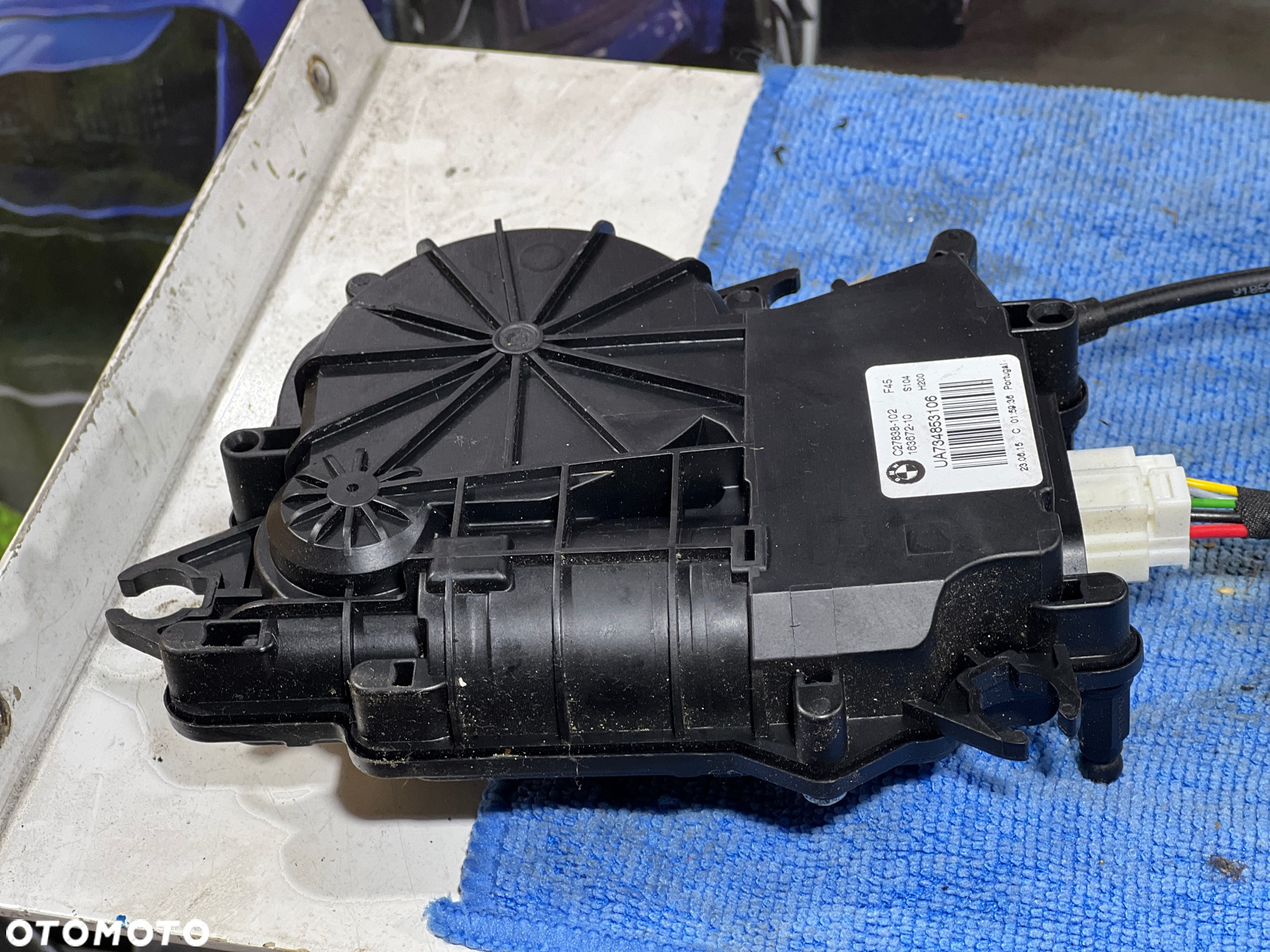BMW 2 F45 F46  ZAMEK DOCIĄG KLAPY BAGAŻNIKA 7348531 7348530 - 2