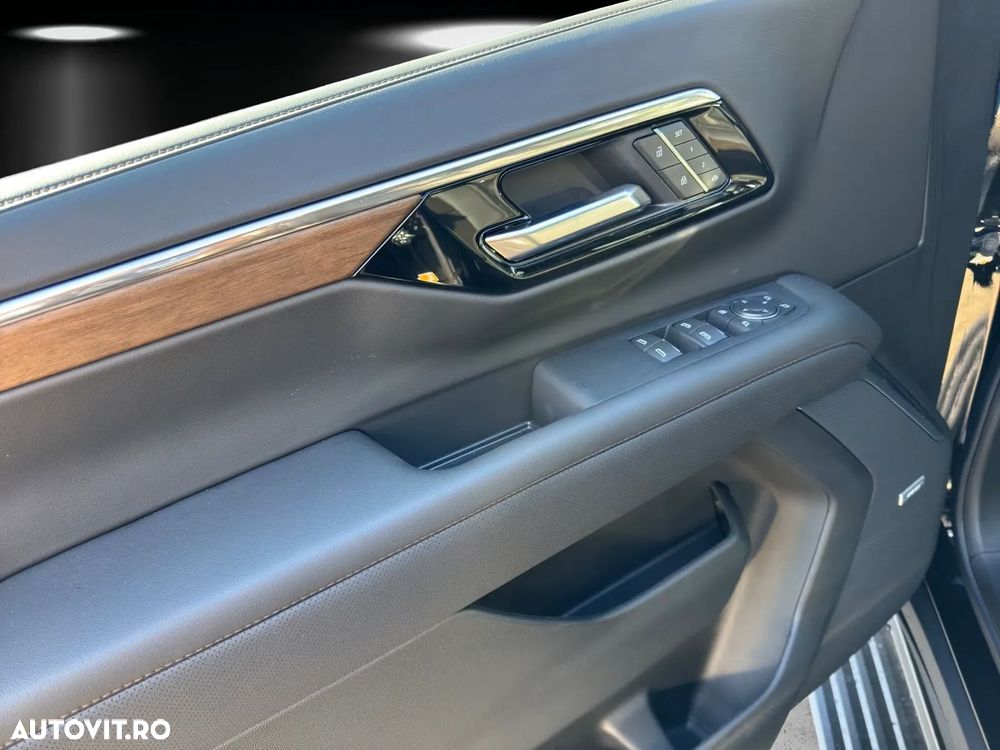 Chevrolet Suburban - 13