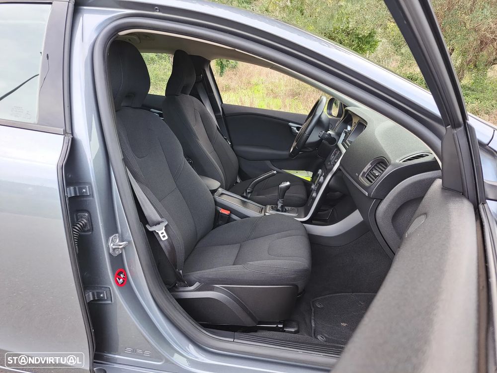 Volvo V40 D2 Kinetic - 17