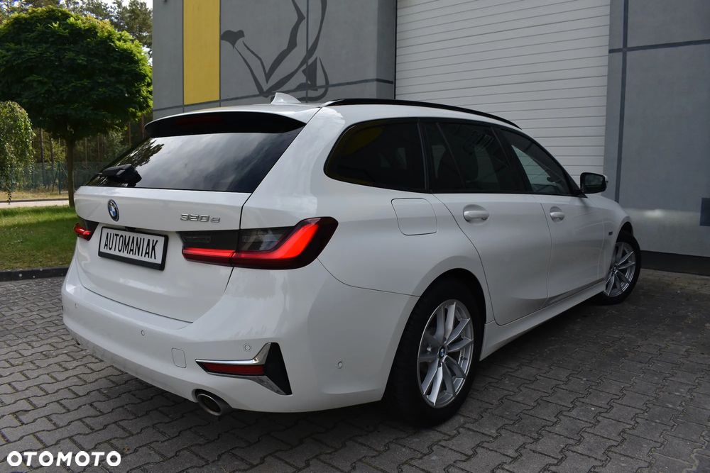 BMW Seria 3 320e Luxury Line - 16