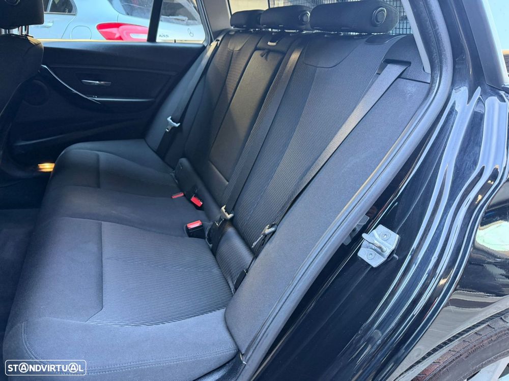 BMW 320 d Aut. Sport Line - 13