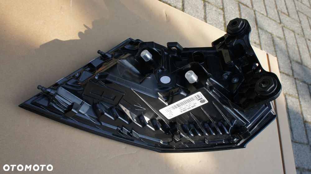 TYLNA LEWA PRAWA LAMPA VW GOLF VIII LIFT IQ LIGHT 5H0 - 14