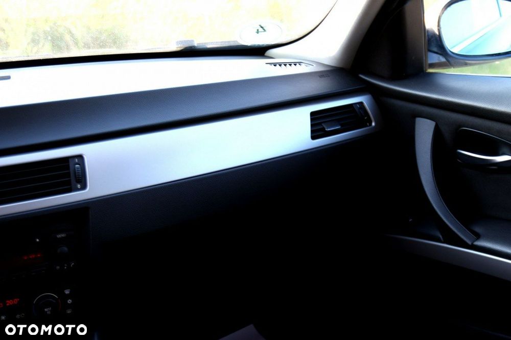 BMW Seria 3 325i - 16