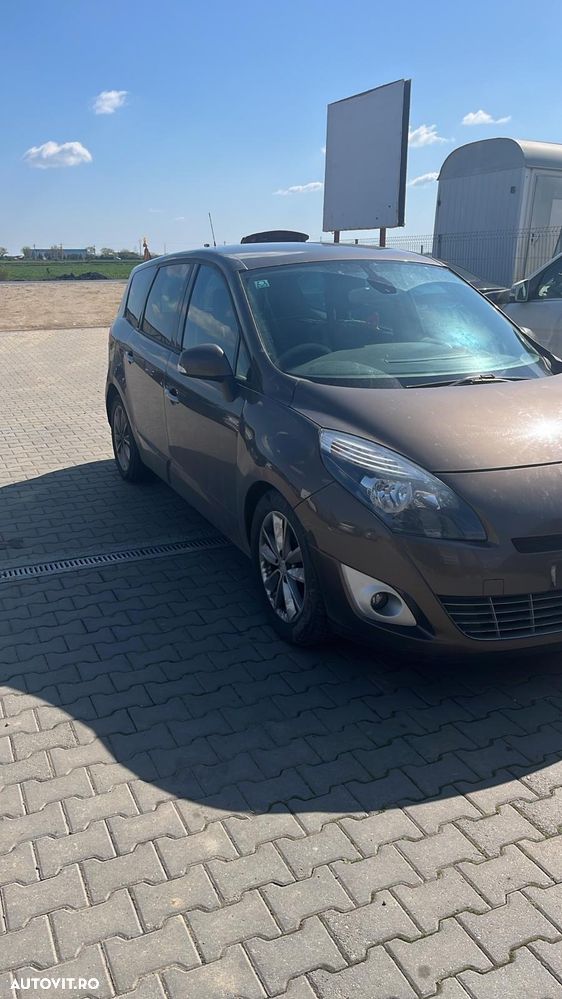Dezmembram Renault Scenic 2.0 diesel din 2011 - 4