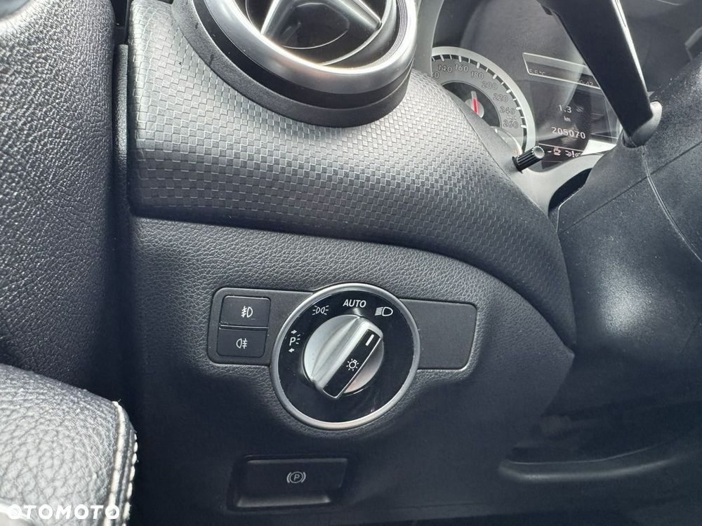 Mercedes-Benz Klasa A 180 BlueEfficiency Edition - 19