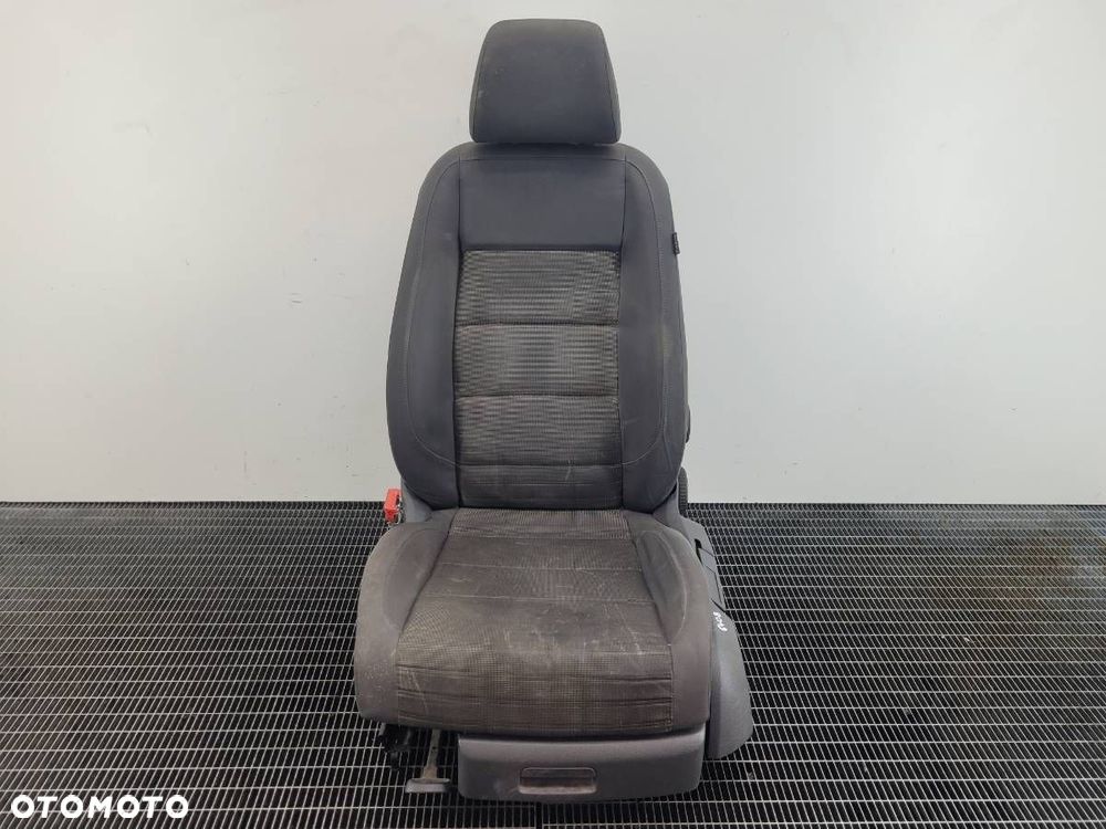 FOTEL LEWY PRZÓD KIEROWCY VW TOURAN EUROPA - 1