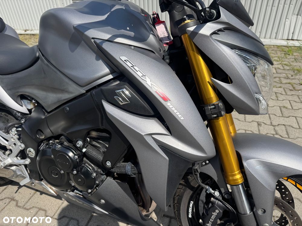 Suzuki GSX 1000 - 17