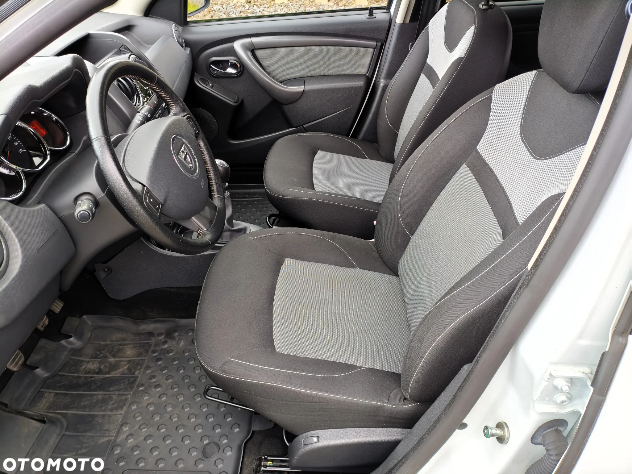 Dacia Duster 1.2 TCe Laureate 4x4 S&S EU6 - 11