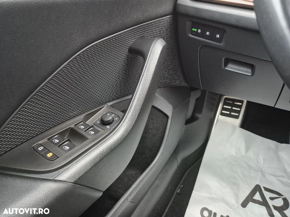 Skoda Octavia Combi 2.0 TDI DSG 4X4 Scout - 13