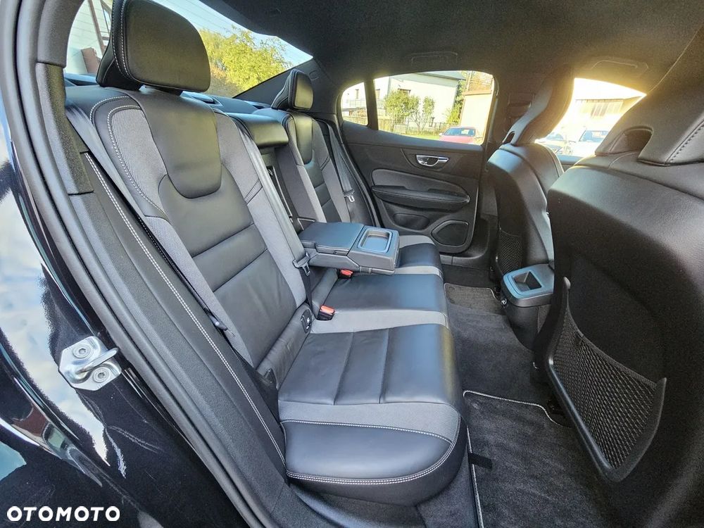 Volvo S60 T4 R-Design - 27