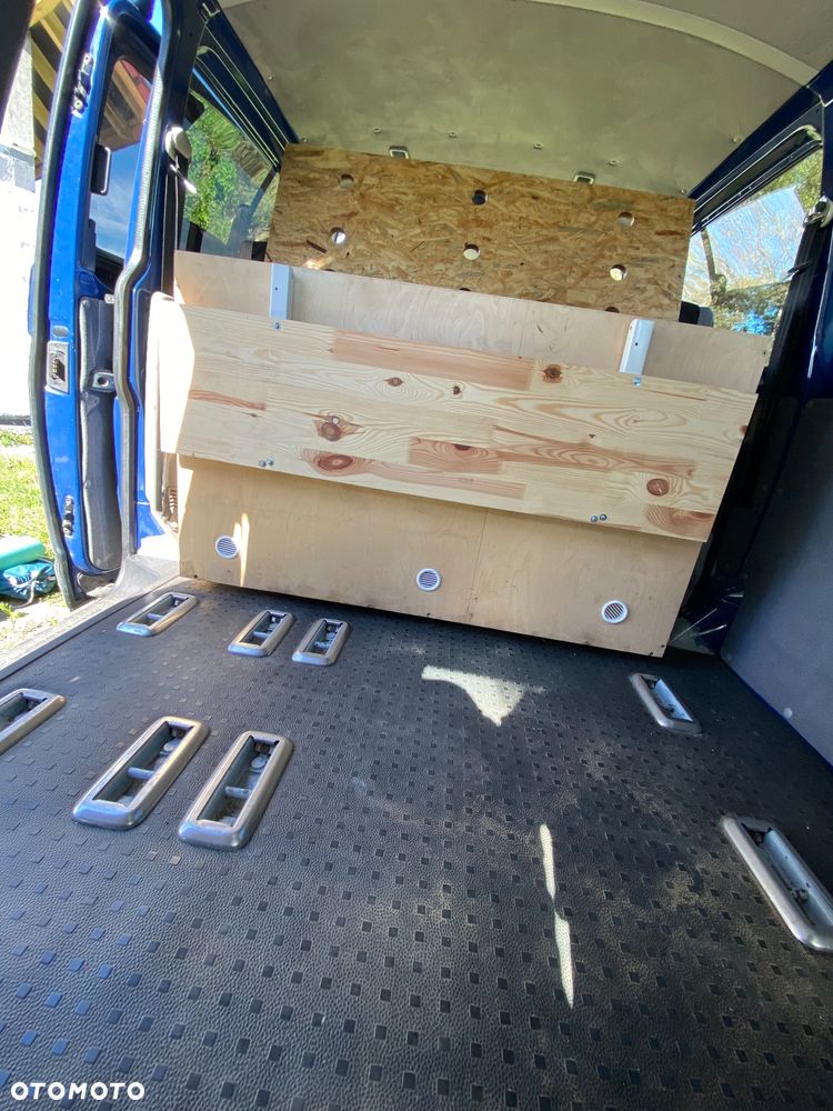 Volkswagen Transporter - 2