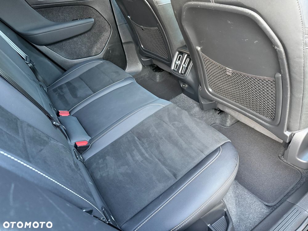 Volvo XC 40 B4 B DKG Plus Black Edition - 41