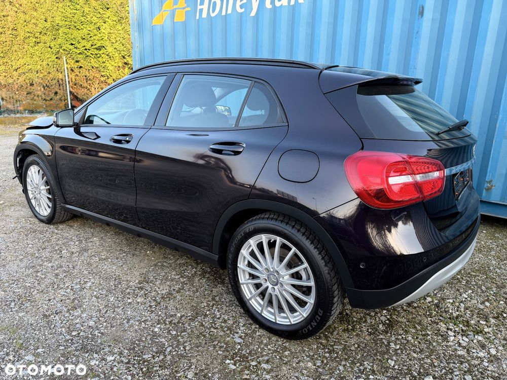 Mercedes-Benz GLA 180 Urban - 6