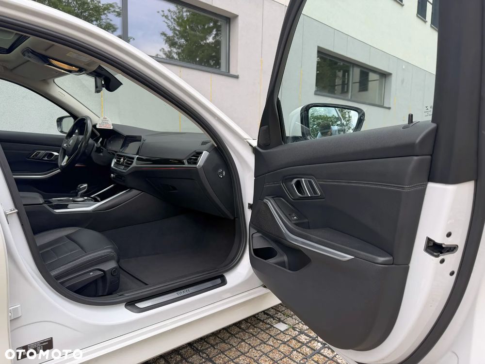BMW Seria 3 320i Edition Luxury Line Purity - 13