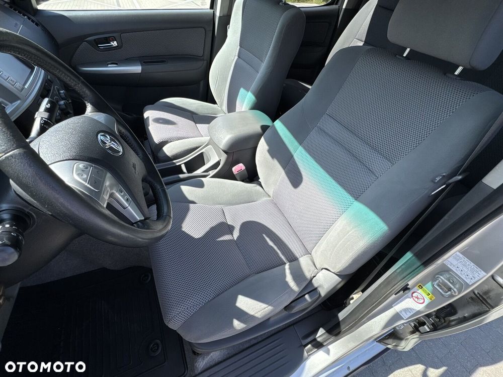 Toyota Hilux 2.5 D-4D SR - 14