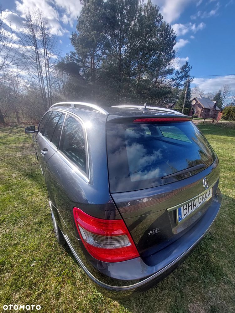 Mercedes-Benz Klasa C 180 CGI BlueEFFICIENCY Avantgarde - 3