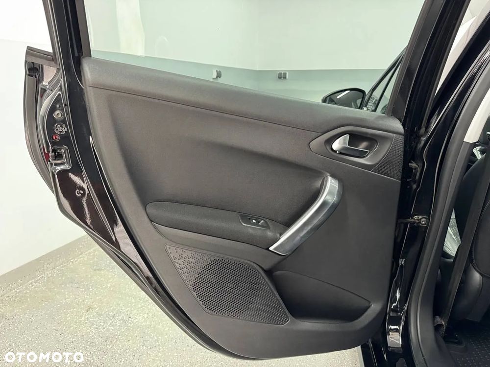 Peugeot 2008 BlueHDi FAP 120 STOP & START EAT6 Allure - 26