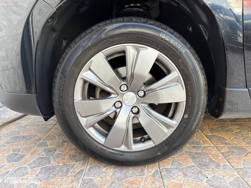 Peugeot 2008 1.2 PureTech Style - 39