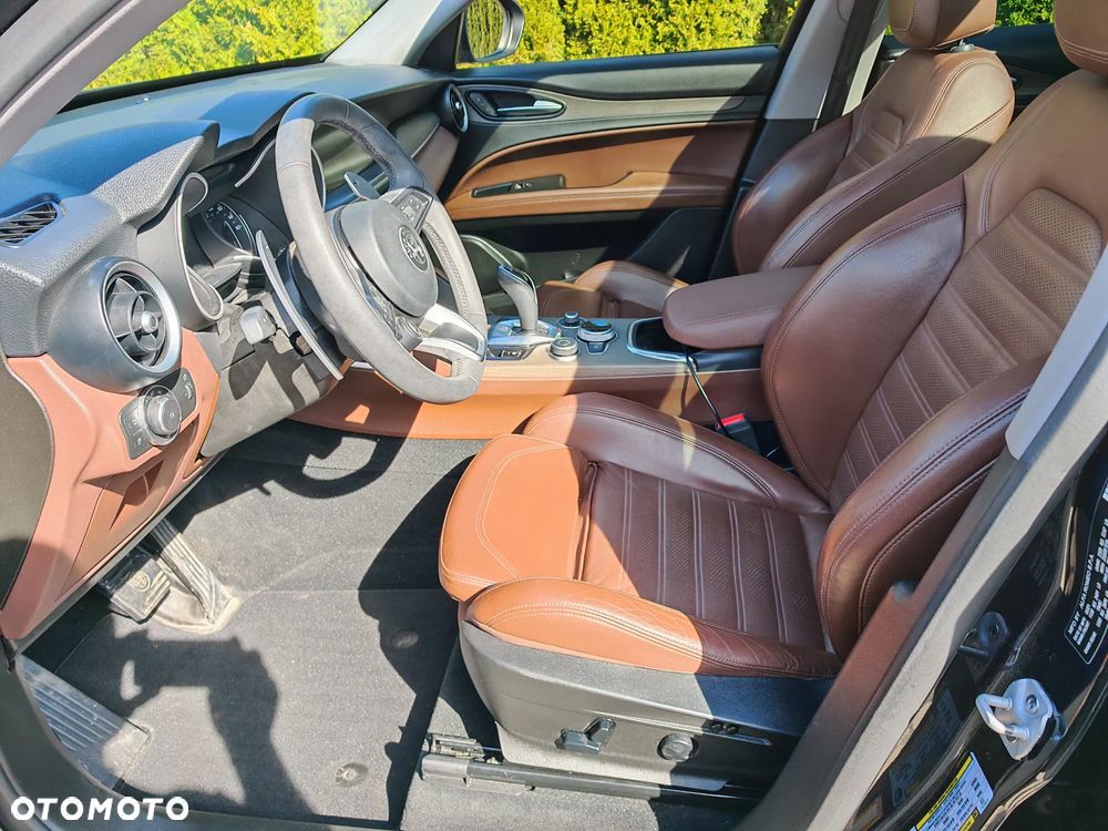 Alfa Romeo Stelvio 2.0 Turbo 16V AT8-Q4 Veloce Ti - 10