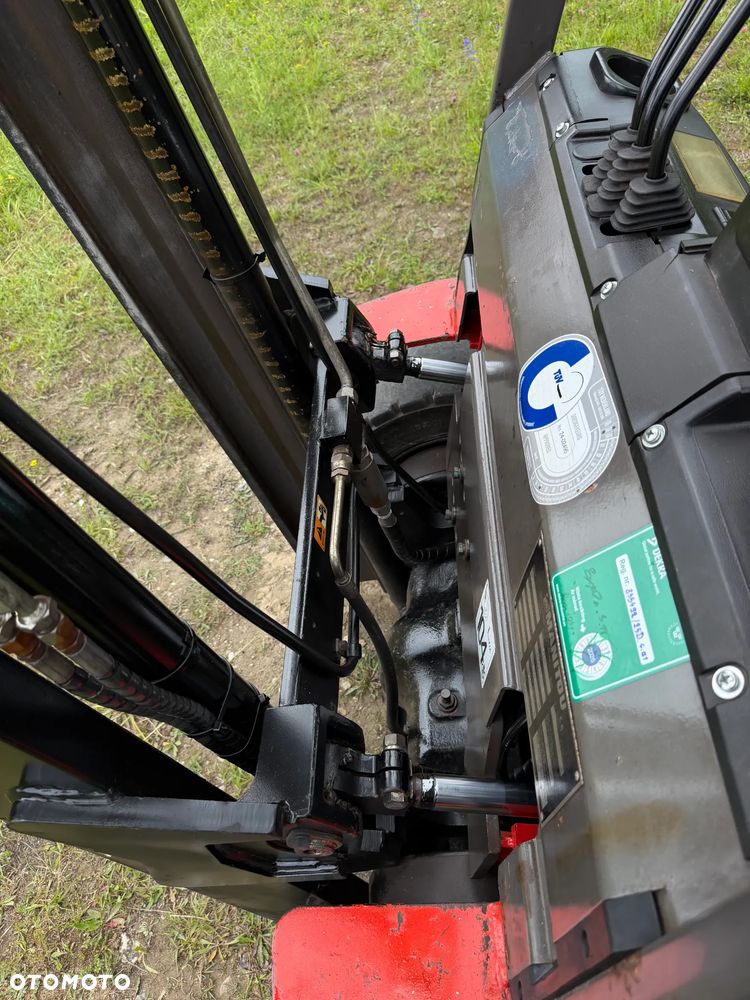 Manitou MI25D Wózek Widłowy 2,5 tony. Posuw Hydrauliczny. tylko 2500mtg. Maszt triplex. Wolny skok! Wysokość Podnoszenia 5 metrów. Jak nowy z Salonu. Pochodzi z Norweskiego Gospodarstwa! Aktualne przeglądy DEKRA i serwisy!  Silnik Yanmar. Małe gabarety bardzo zwrotna maszyna! Zero luzów wycieków i zniszczeń. OKAZJA. Pełny ORYGINAŁ! Rok Prod. 2014. Oświetlenie. OKAZJA - 4