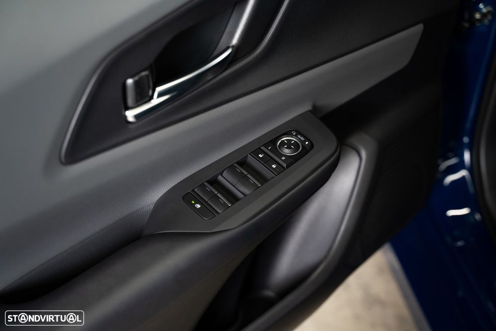 Toyota Prius 2.0 Plug-in Luxury - 17