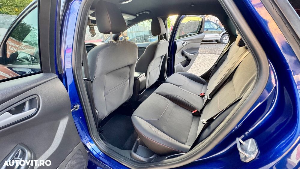 Ford Focus 1.5 EcoBlue Start-Stopp-System ST-LINE DESIGN - 7