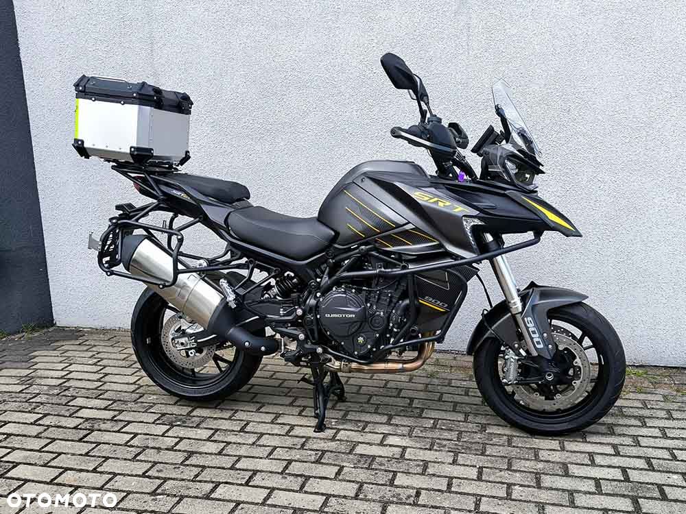 QJMOTOR SRT900S - 17