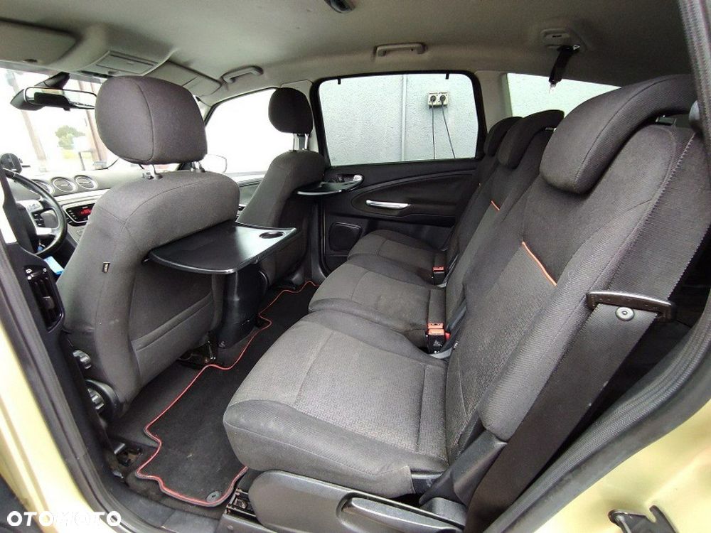 Ford S-Max - 13