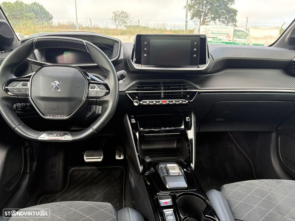Peugeot e-208 GT+ - 8