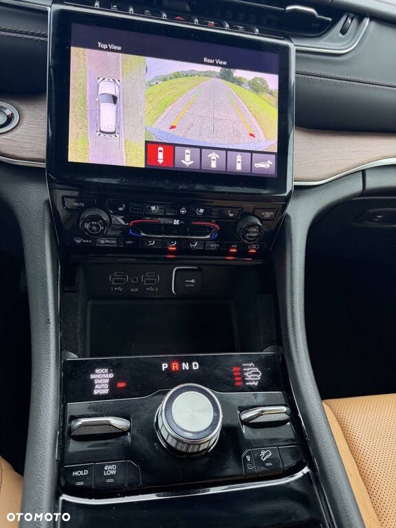 Jeep Grand Cherokee - 16