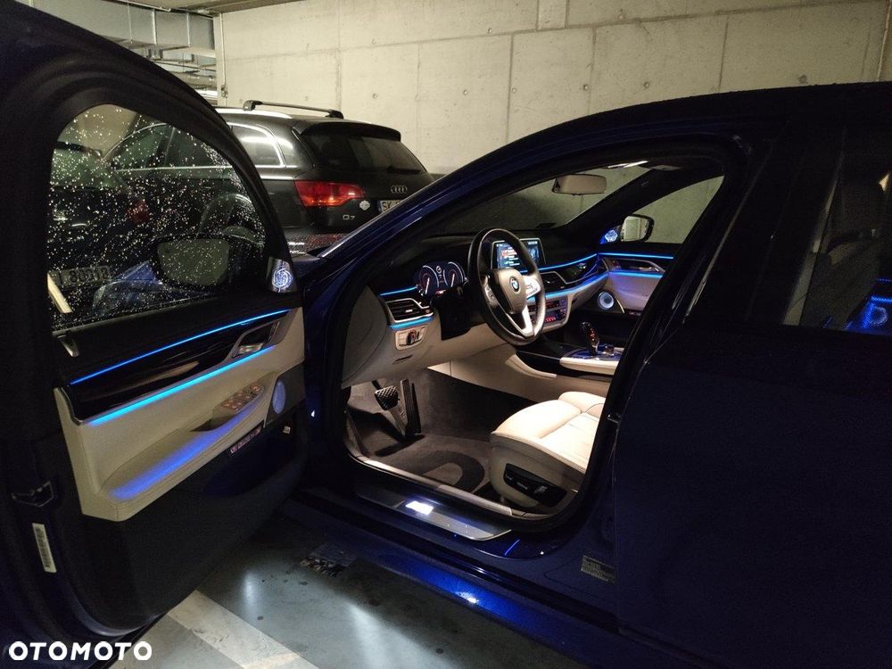 BMW Seria 7 750i - 30
