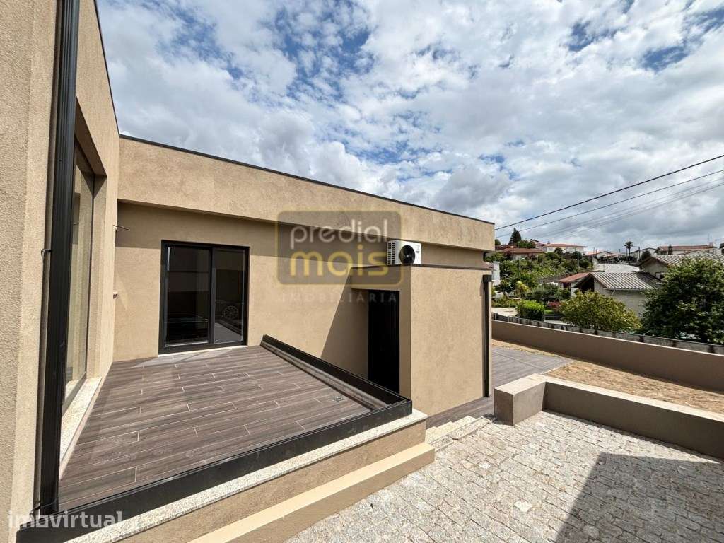 Moradia Individual T2 Remodelada com Jardim em Mouquim - Vila Nova ... - Grande imagem: 3/19