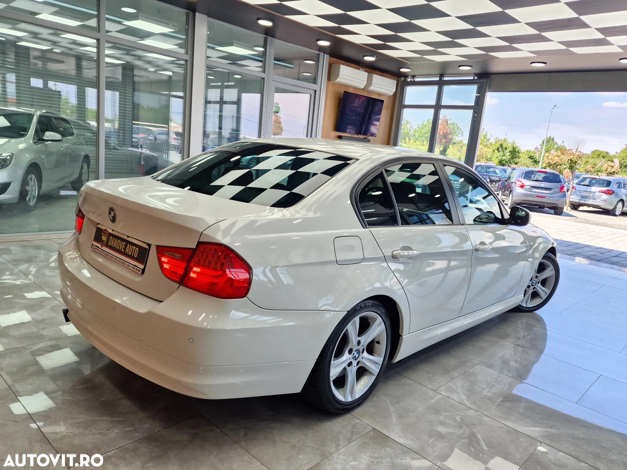 BMW Seria 3 318i - 5