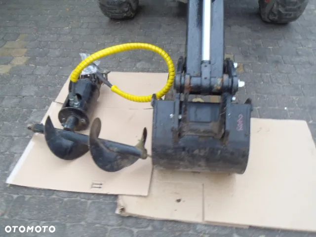 świder wiertnica obrotnica wiertło ramie kopiące łyżka kareta karetka bobcat jcb new holand catepilar - 1