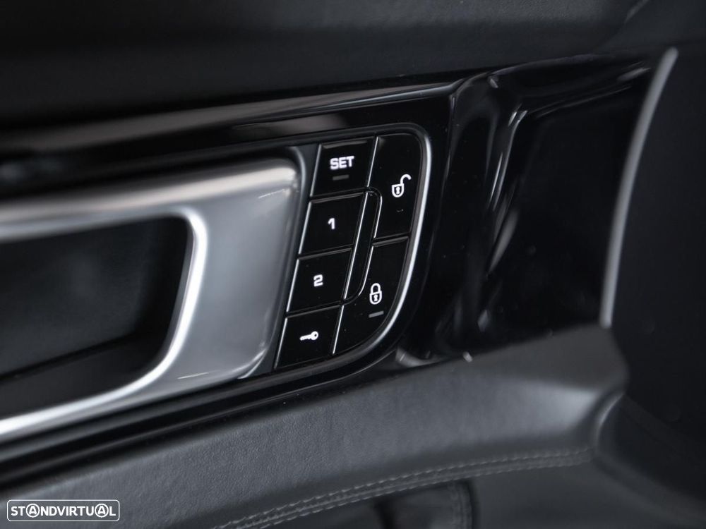 Porsche Panamera 4 S - 17