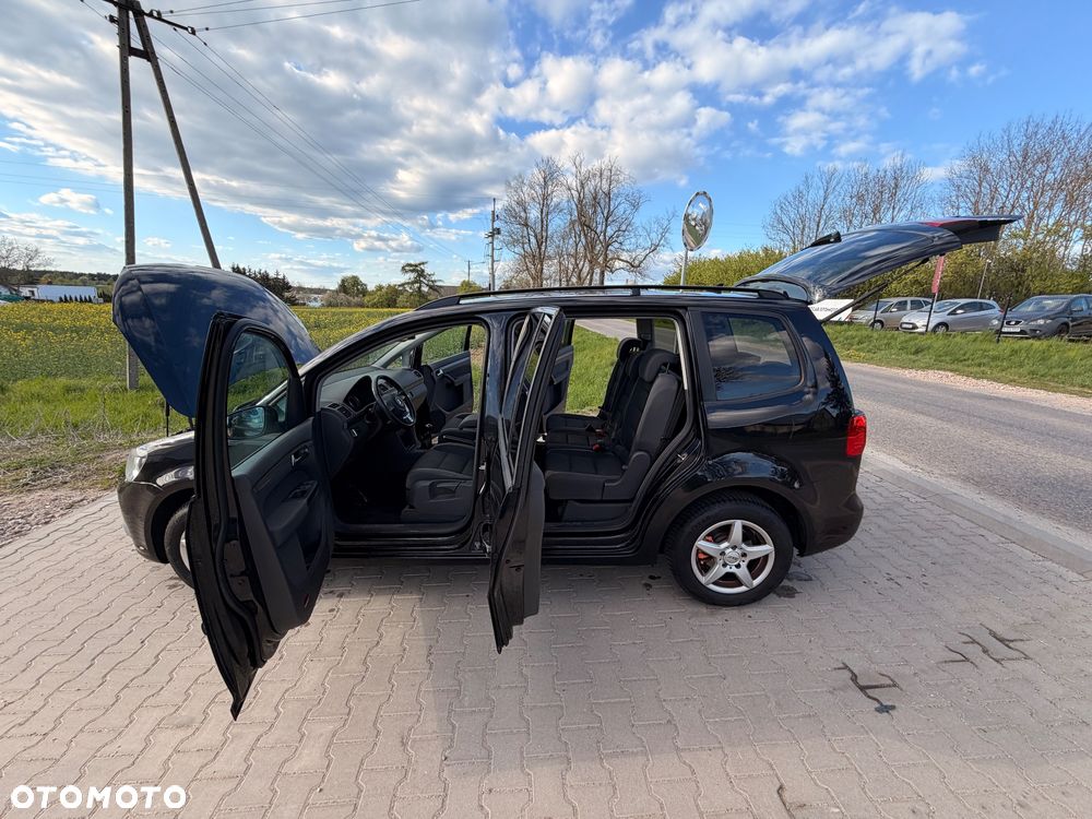 Volkswagen Touran - 14