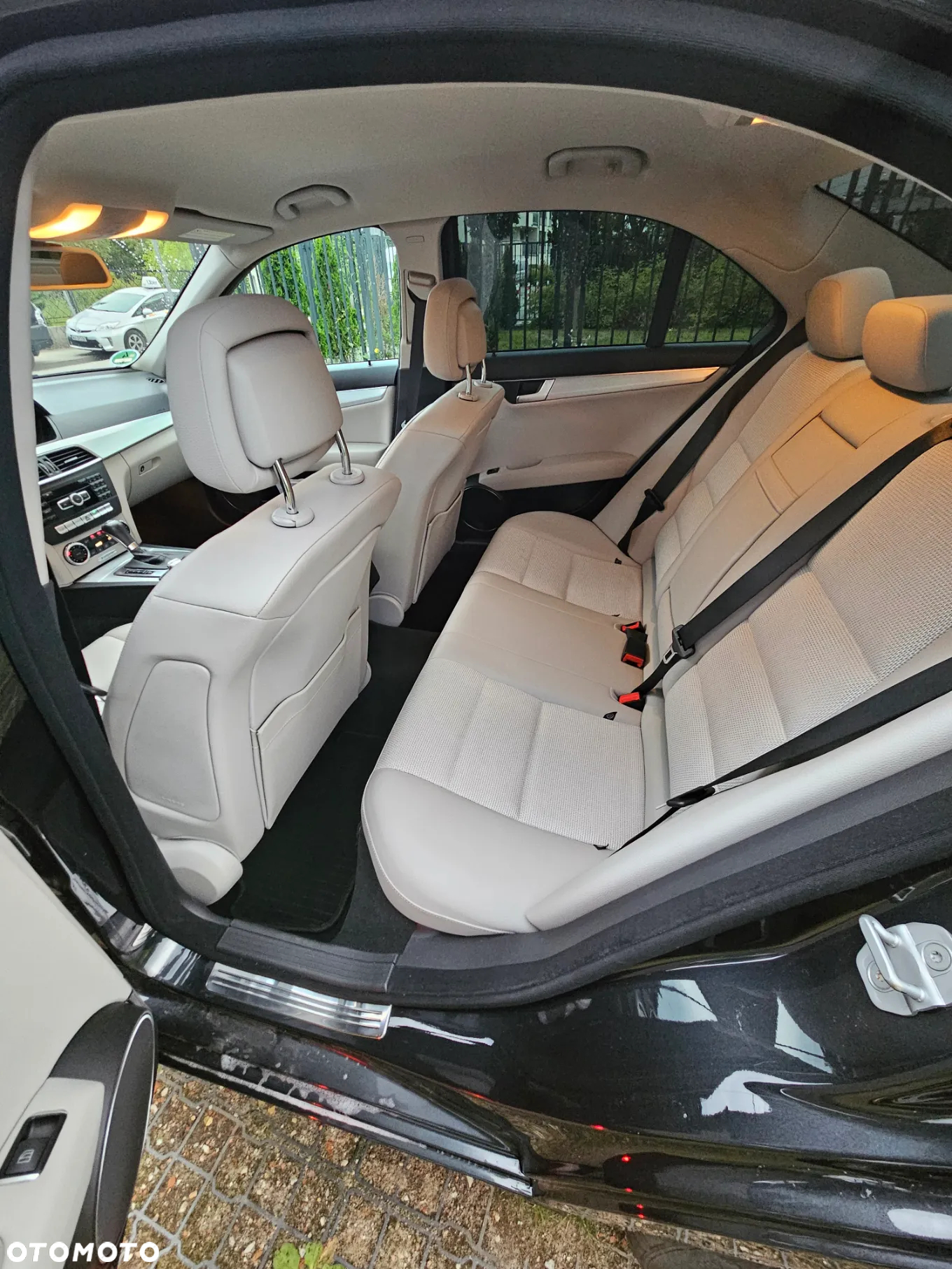 Mercedes-Benz Klasa C 180 BlueEFFICIENCY 7G-TRONIC Avantgarde - 16