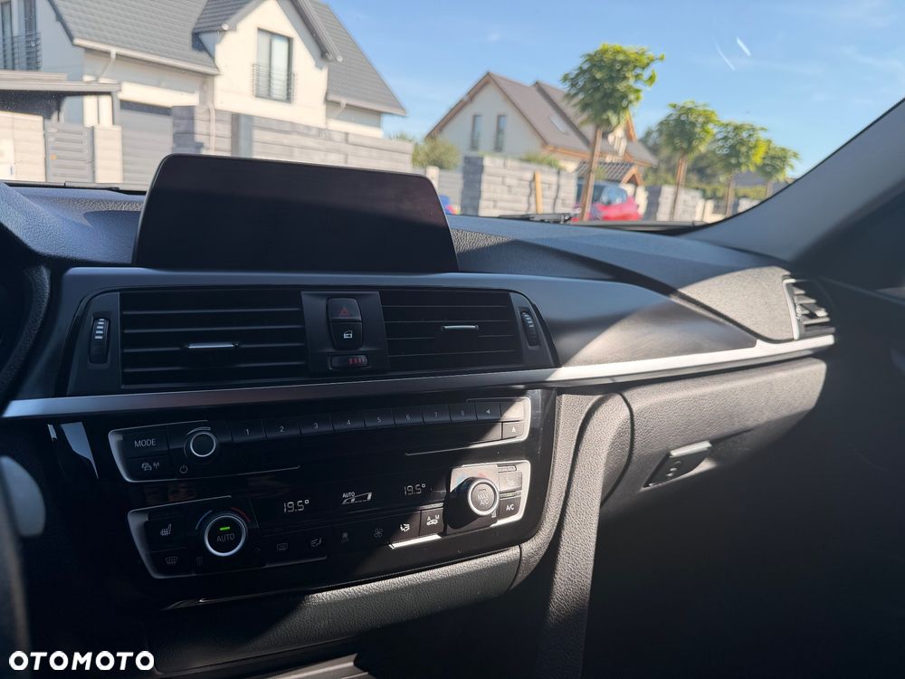 BMW Seria 3 320i GPF Sport Line - 11