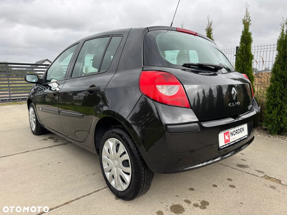 Renault Clio 1.2 16V Authentique - 16