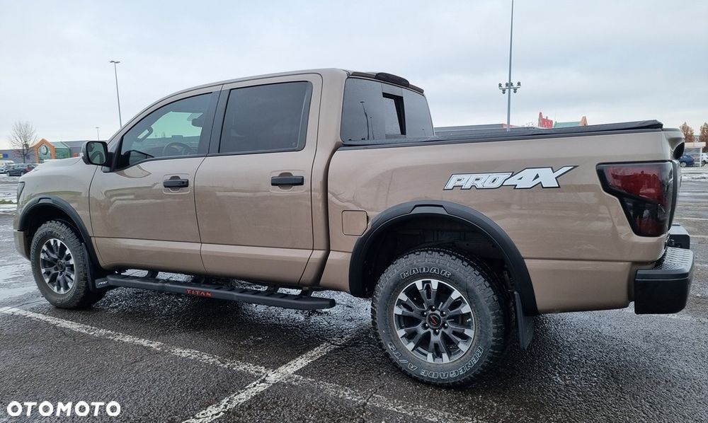 Nissan Titan - 5