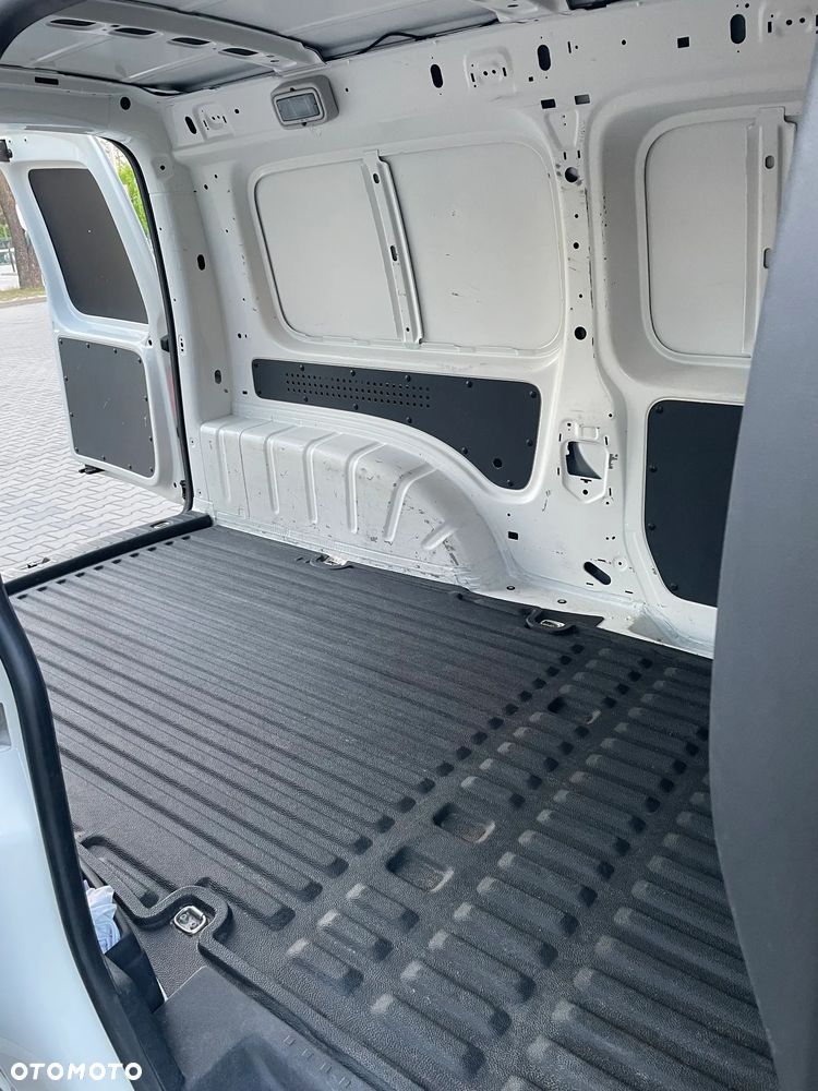 Volkswagen Caddy - 14