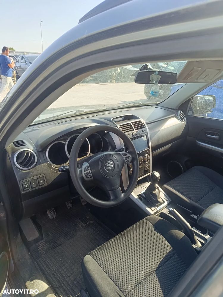 Dezmembrez suzuki grand Vitara 1.9ddis fabr.2006 - 4