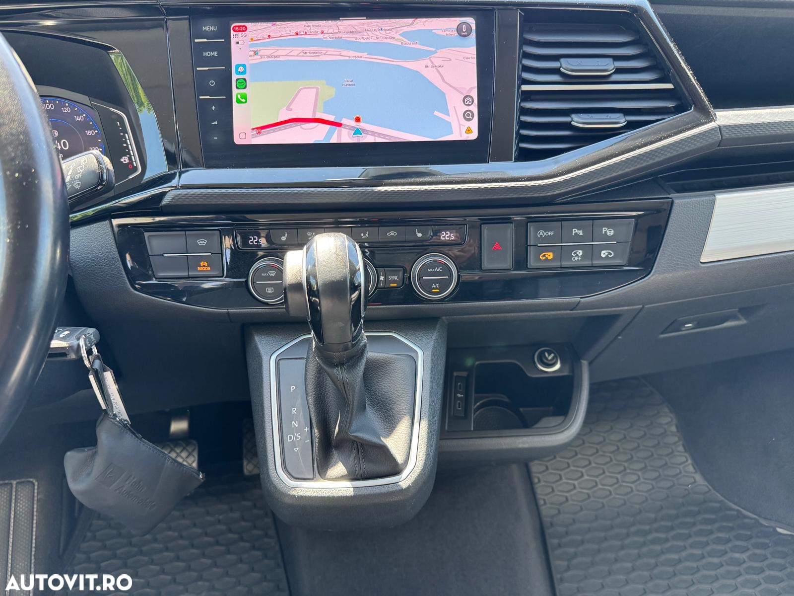 Volkswagen Multivan - 13
