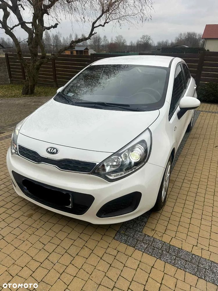 Kia Rio 1.2 L - 3