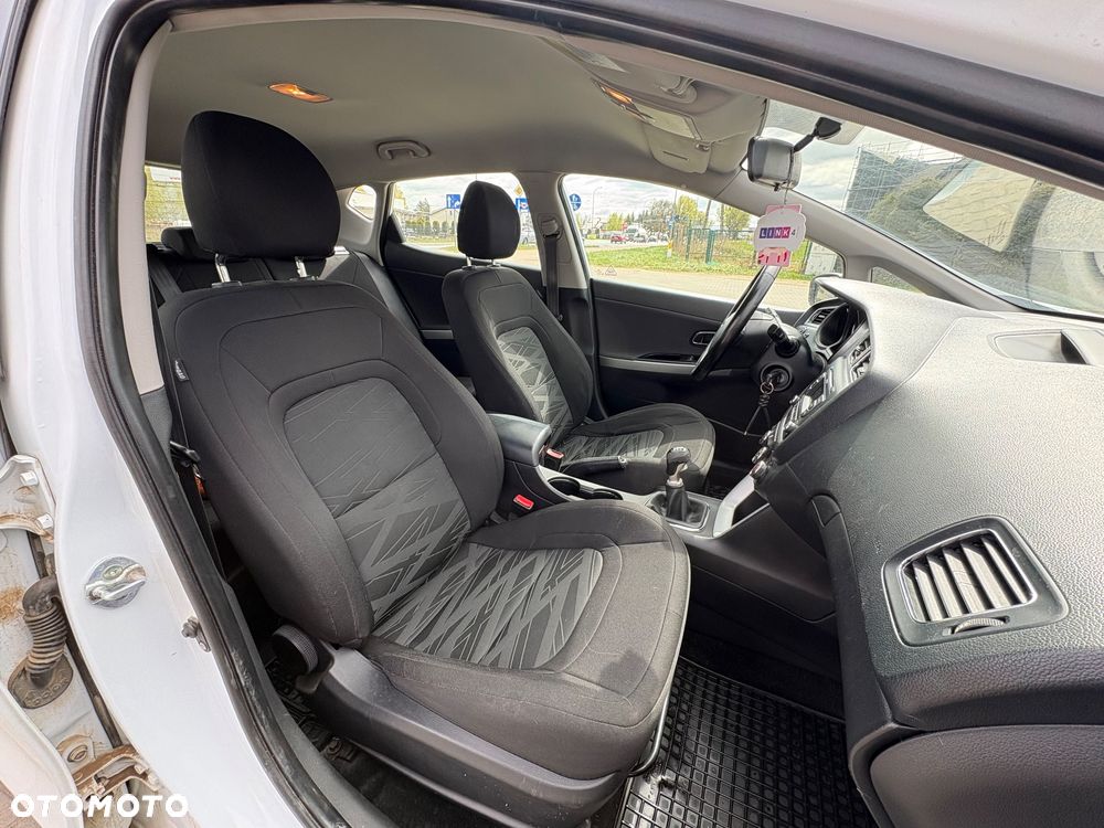 Kia Ceed - 11