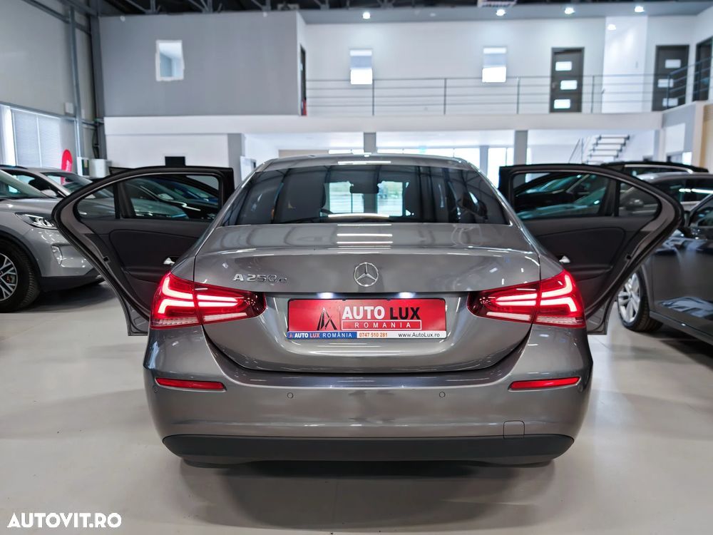 Mercedes-Benz A 250 e Sedan 8G-DCT - 19