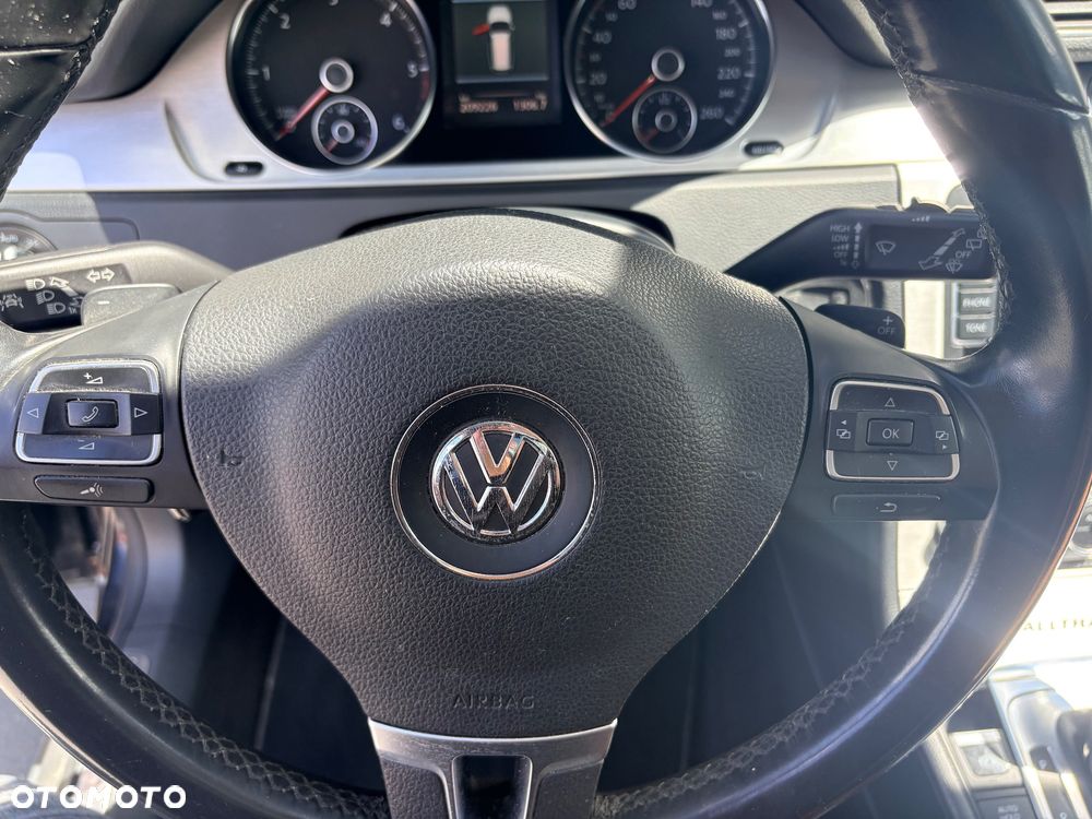 Volkswagen Passat - 13