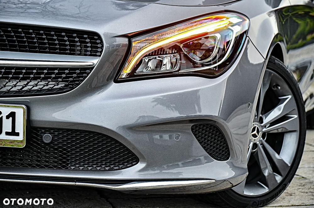 Mercedes-Benz CLA 200 7G-DCT UrbanStyle Edition - 13