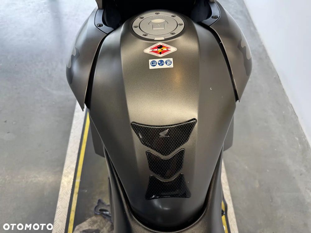 Honda VFR - 28