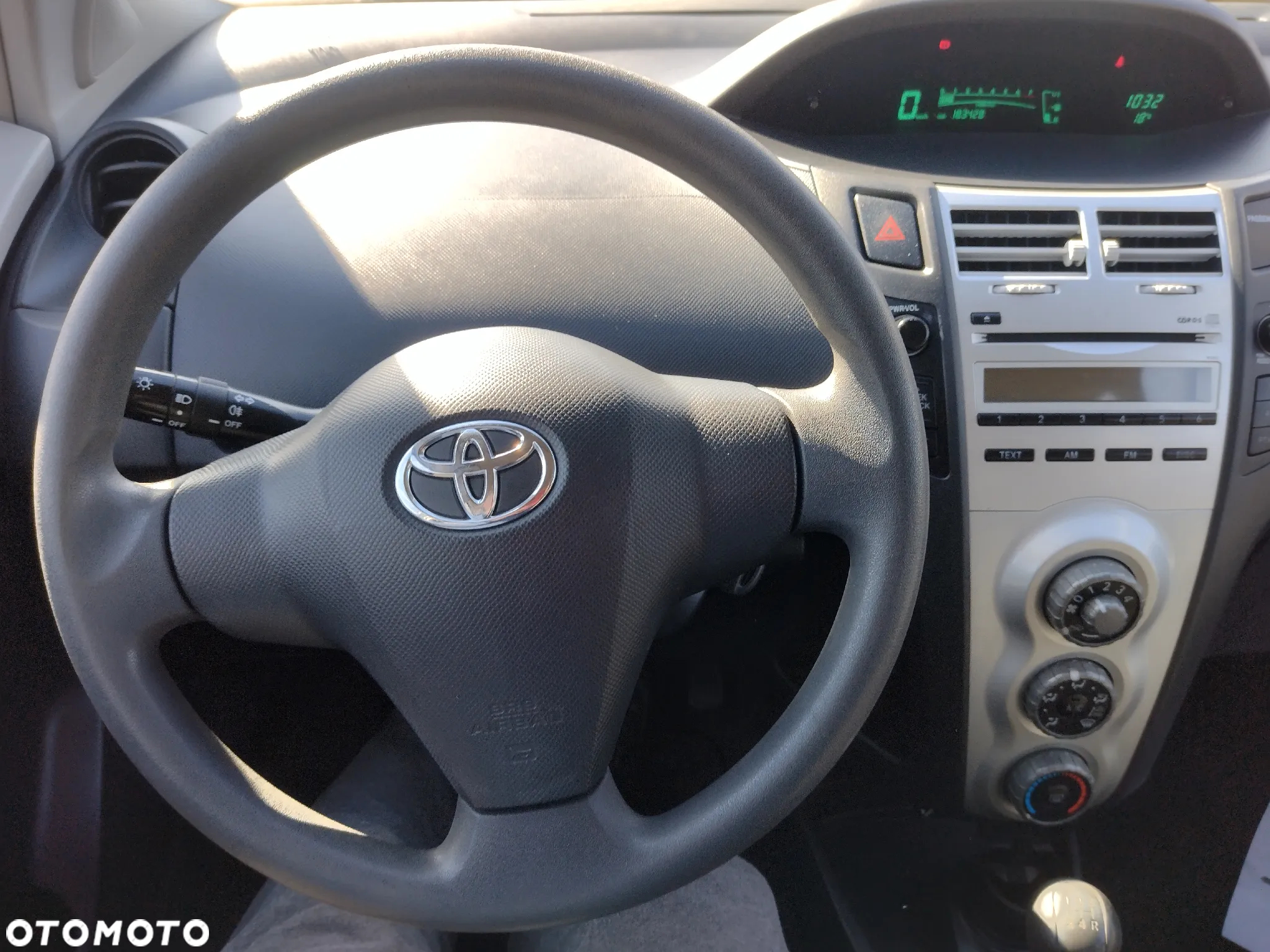 Toyota Yaris - 30